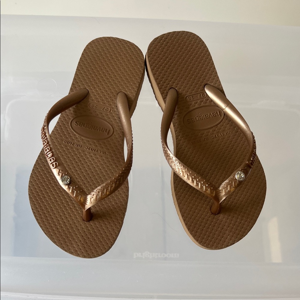 Havaianas size 27 Tan/golf Sandals with Metallic Straps